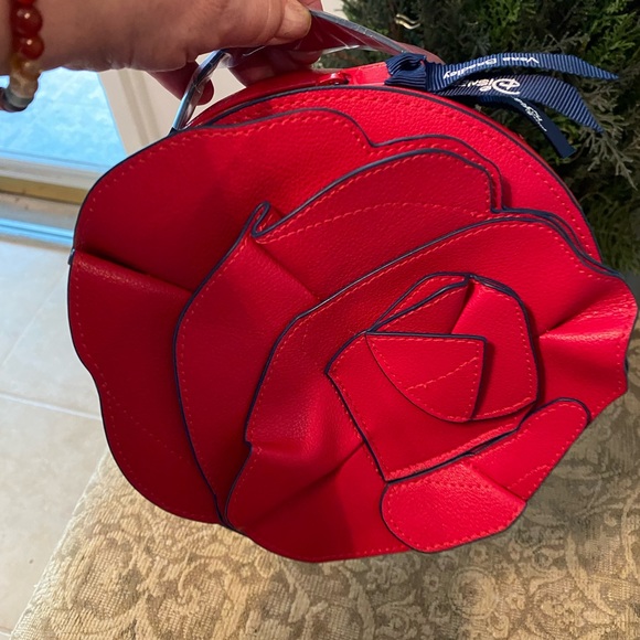 NWT Vera Bradley Disney  Limited Edition Beauty and The Beast Rose Cosmetic Bag - Picture 9 of 12